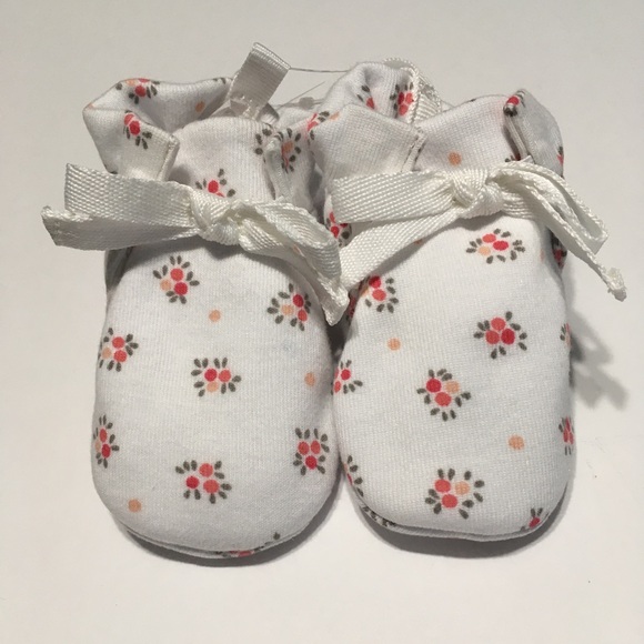 NWT GAP Size 3 infant booties - Picture 3 of 5